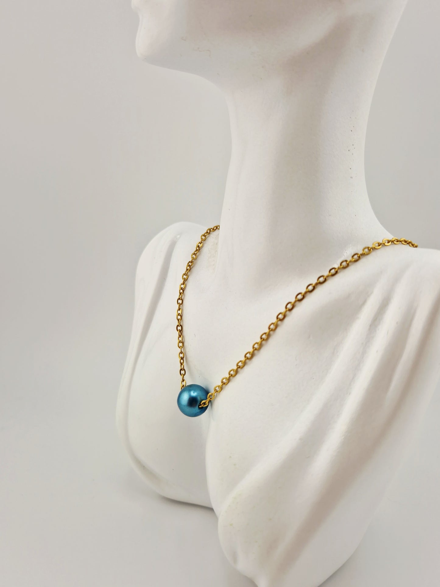 Blue pearl choker