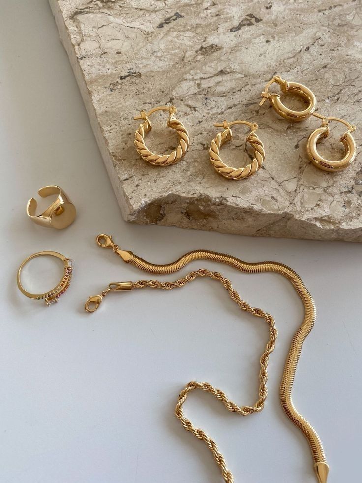 Top 10 des bijoux à avoir dans sa boîte à bijoux