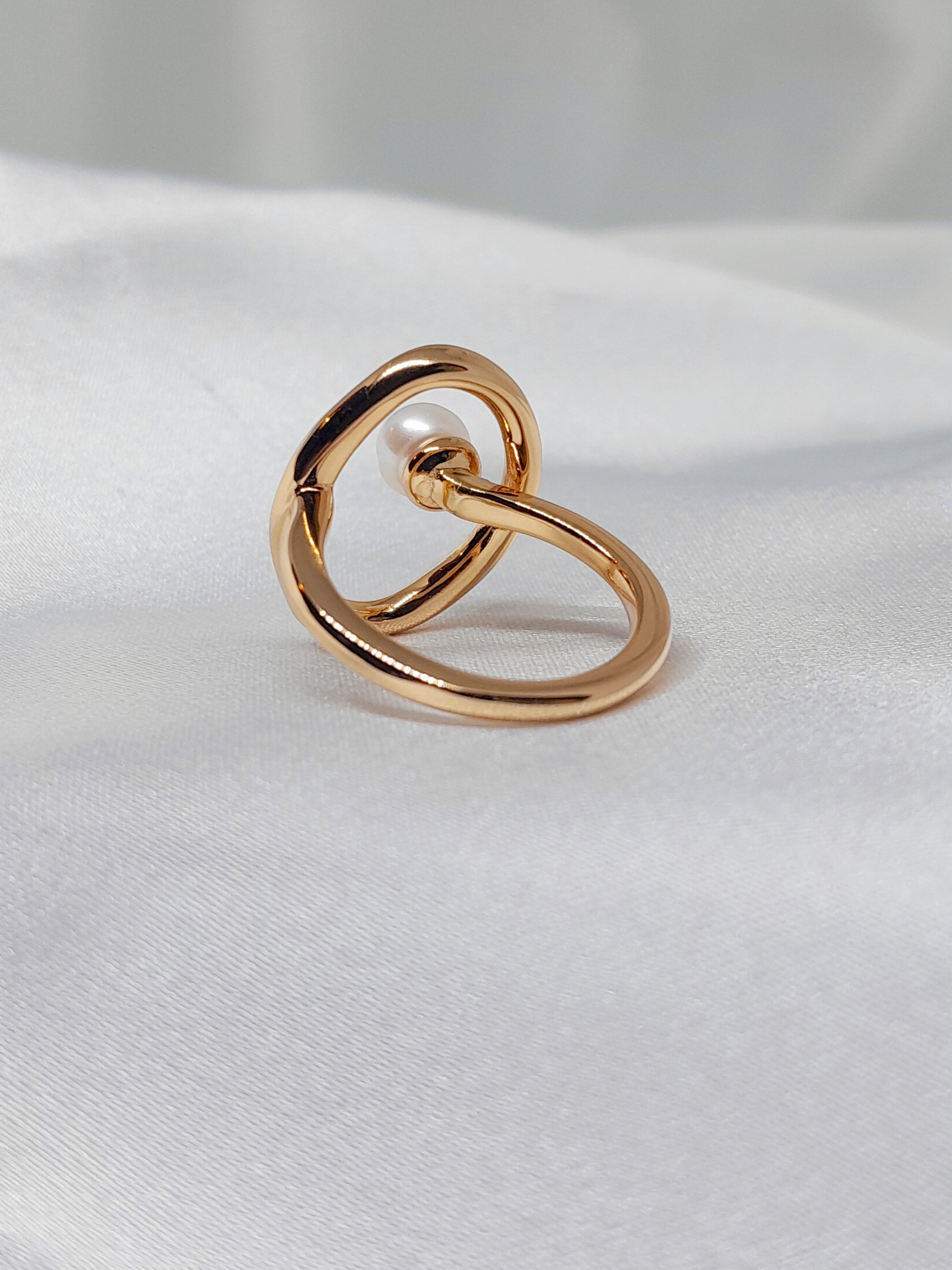 Bague Célia en argent sterling 925 doré, ornée d’une perle de culture d’eau douce, design ajouré élégant Oréa Bijoux.