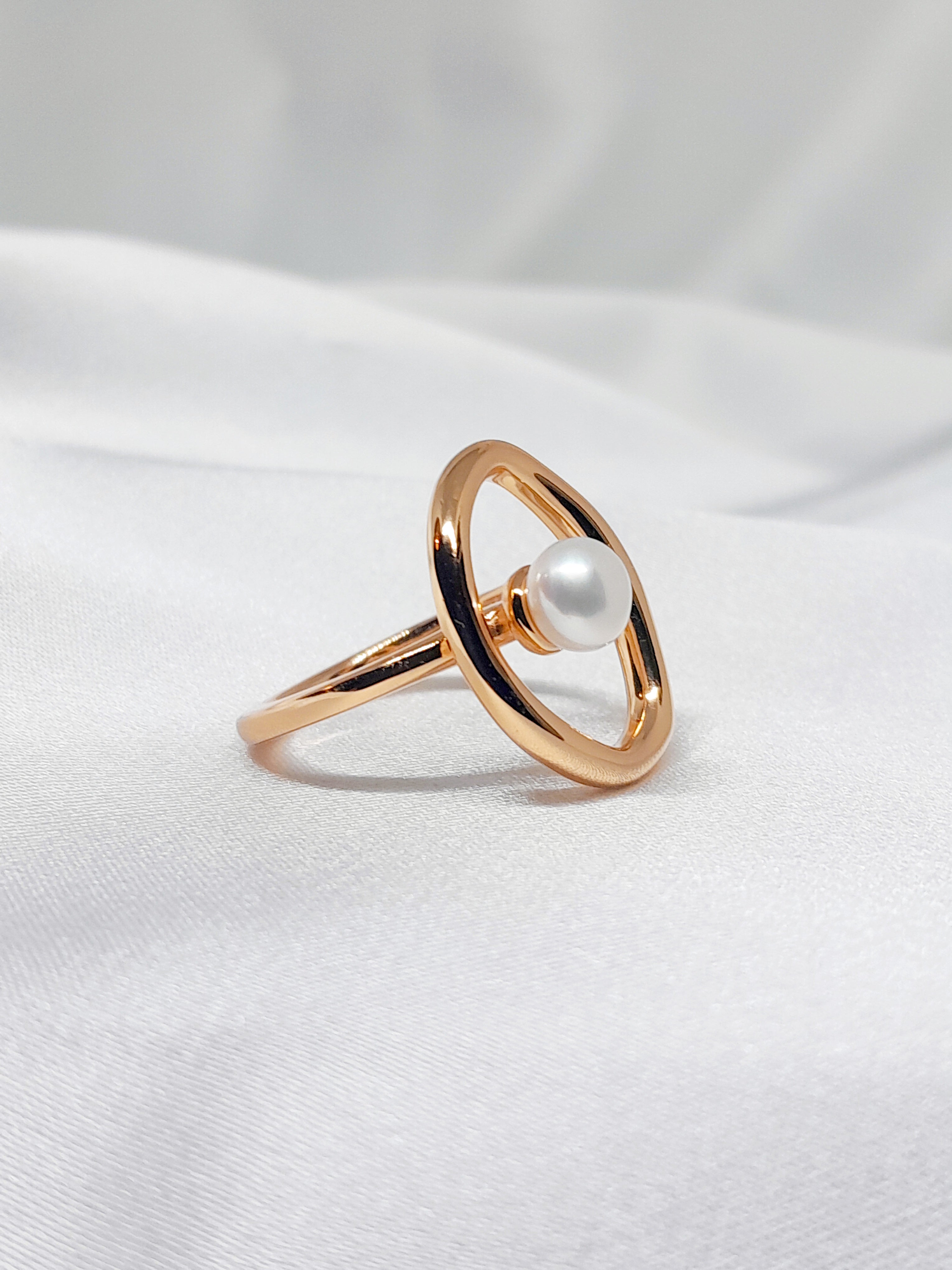 Bague Célia en argent sterling 925 doré, ornée d’une perle de culture d’eau douce, design ajouré élégant Oréa Bijoux.