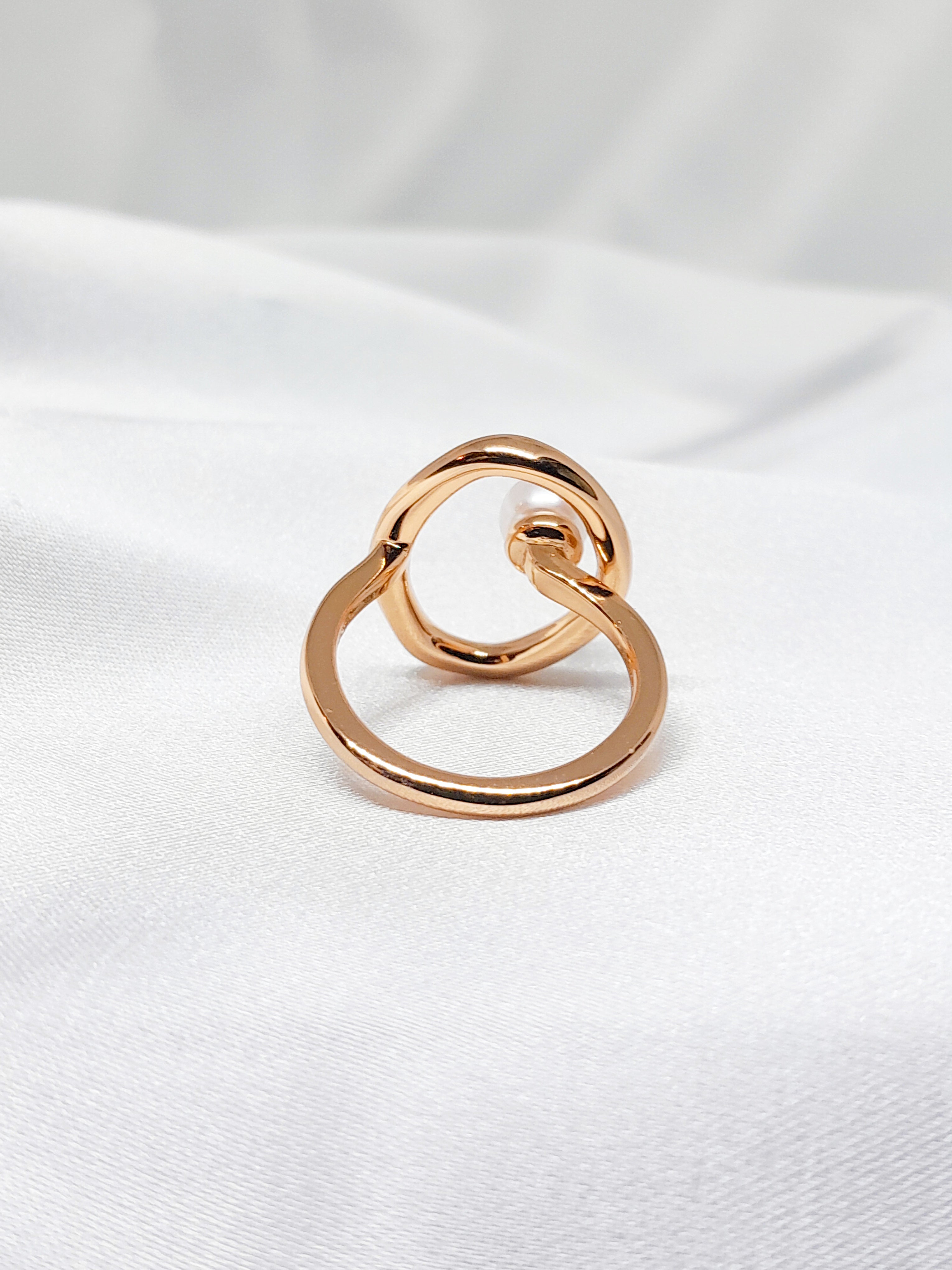 Bague Célia en argent sterling 925 doré, ornée d’une perle de culture d’eau douce, design ajouré élégant Oréa Bijoux.