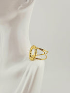 Bague Alizé en acier inoxydable doré, design moderne et texturé, ajustable et élégante.