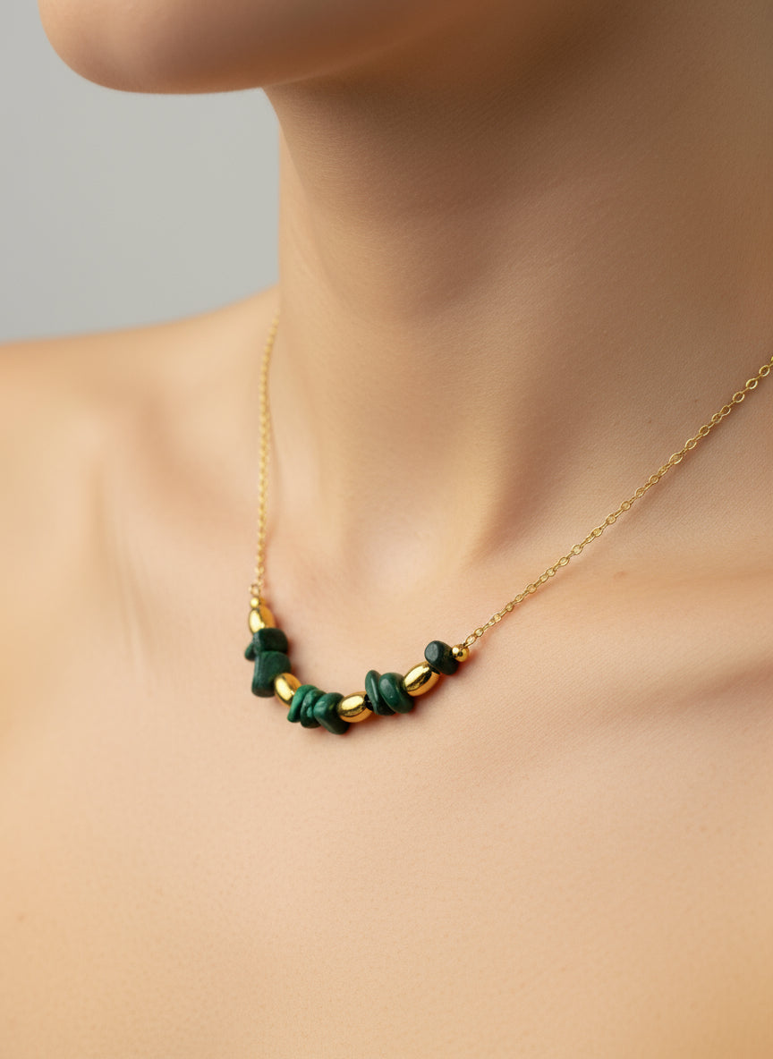 Collier agatha doré en acier inoxydable avec perles naturelles vertes et dorées, bijou élégant et raffiné`