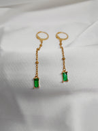 Boucle d'oreille Elora - Boucles d’oreilles dorées avec pierre verte rectangulaire et strass