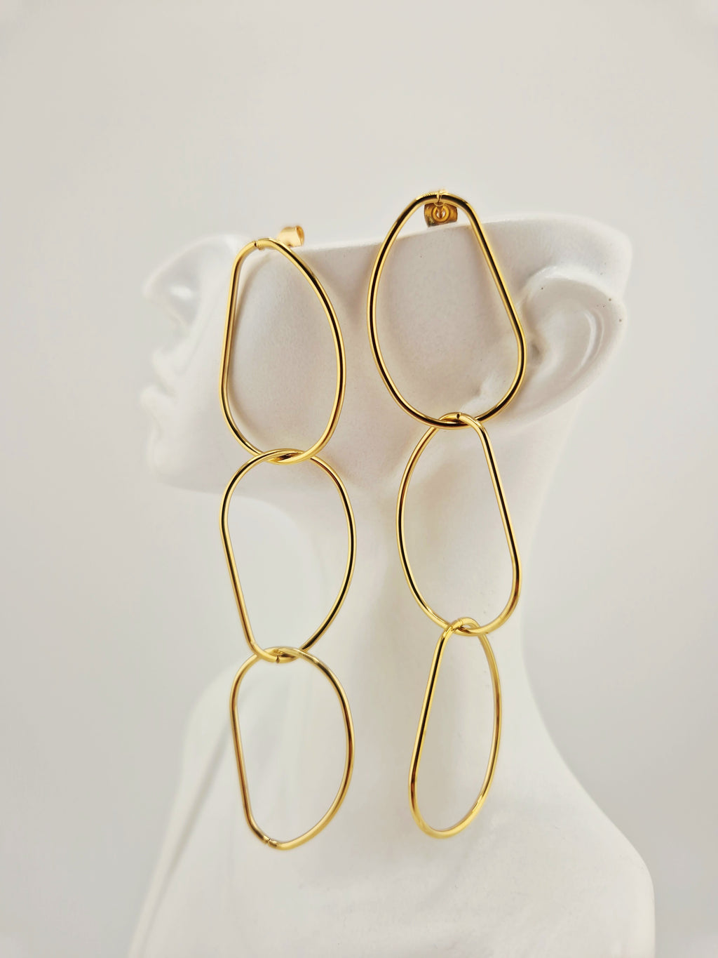 Boucles d’oreilles dorées Pompa à maillons ovales irréguliers, bijou moderne et minimaliste pour femme