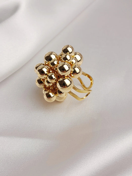 <img src="bague-rachel-doree.jpg" alt="Bague Rachel dorée en acier inoxydable avec design sphérique sculptural – hypoallergénique et résistante à l’eau – Orea Bijoux">
